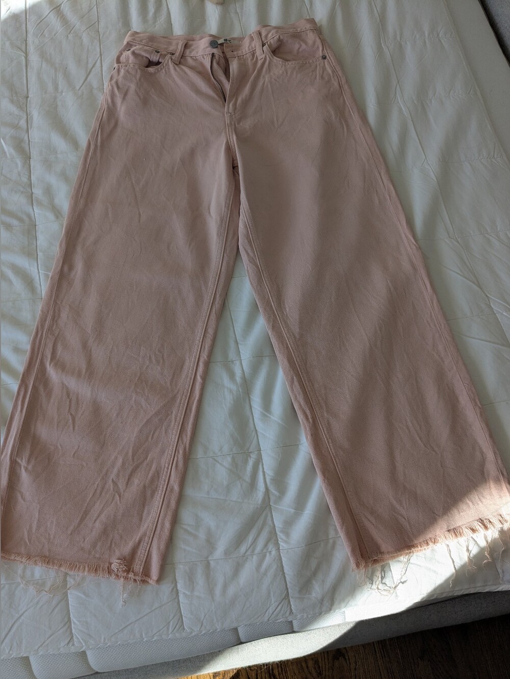 Uniqlo. Women's Wide-Leg Jeans. Size 26.